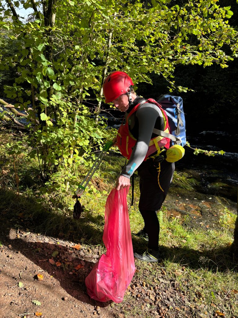 Clearing litter Afon Mellte