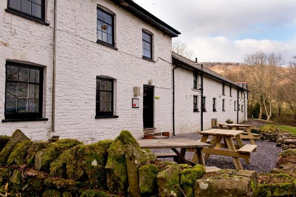 cd8cb71a__YHA_Brecon_Beacons_External1